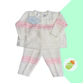 Conjunto para niña de dos piezas  -  blanco con corazones rosados