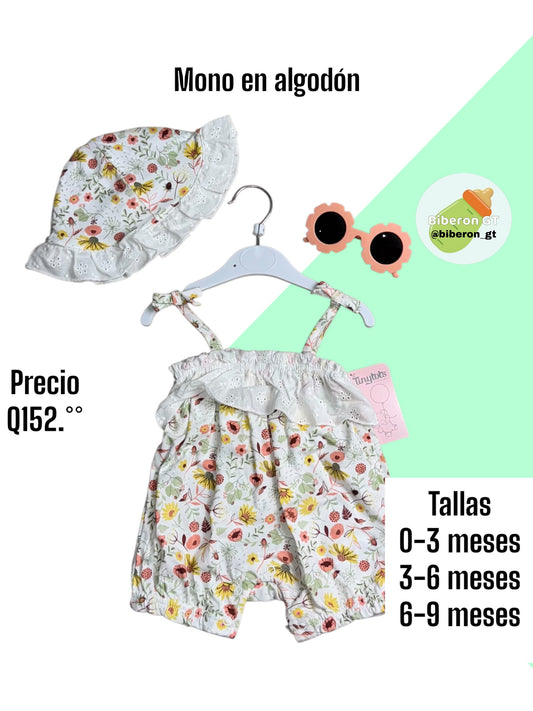 Mono blanco de flores