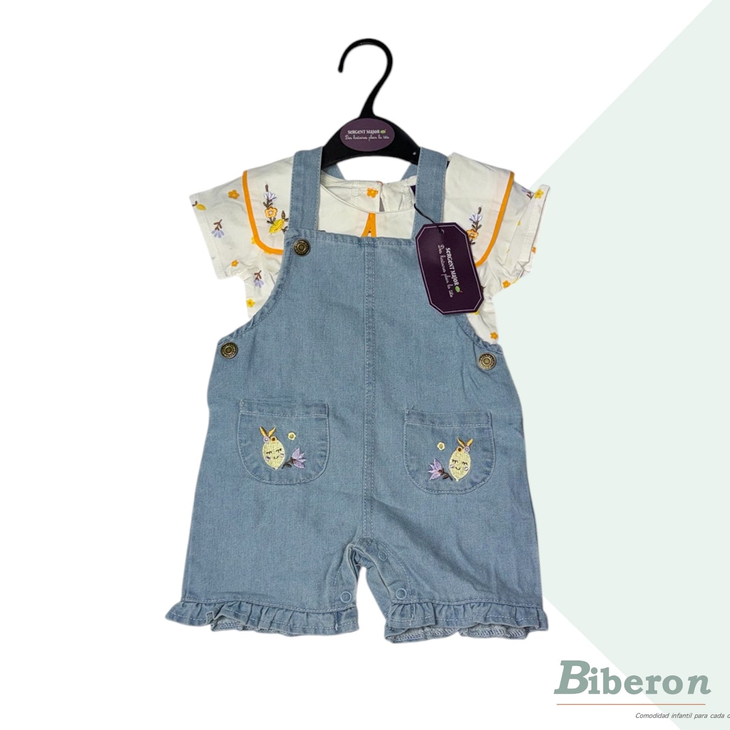 Vestido de mezclilla celeste con blusa blanca
